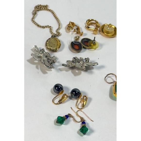 Women's Costume Jewelry Lot – Earrings, Brooches & Arm Braclet - Picture 9 of 13